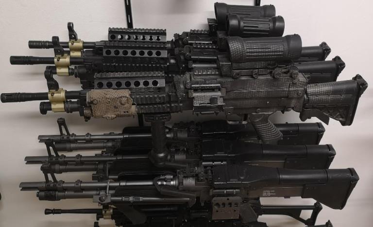 AIS MACHINE GUNS